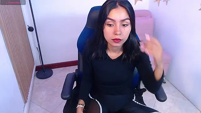 Snapshot of julieta_fn chatting on 13, 5, 2026 julieta fn online show from 13, 5, 2026
