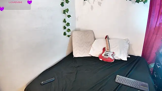 Snapshot of alaia_sweetxxx chatting on 5, 3, 2025 alaia sweetxxx online show from 5, 3, 2025