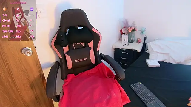 Snapshot of alaia_sweetxxx chatting on 7, 3, 2025 alaia sweetxxx online show from 7, 3, 2025