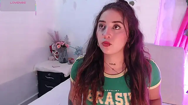 Snapshot of alaia_sweetxxx chatting on 14, 3, 2025 alaia sweetxxx online show from 14, 3, 2025