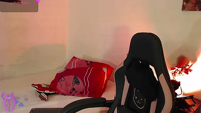 Snapshot of alaia_sweetxxx chatting on 20, 11, 2025 alaia sweetxxx online show from 20, 11, 2025