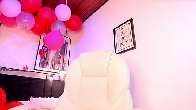 Snapshot of tylla_ chatting on 18, 2, 2025 tylla online show from 18, 2, 2025