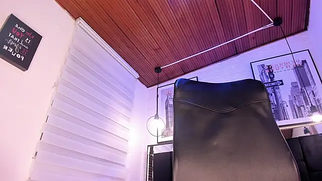 Snapshot of tylla_ chatting on 13, 9, 2025 tylla online show from 13, 9, 2025