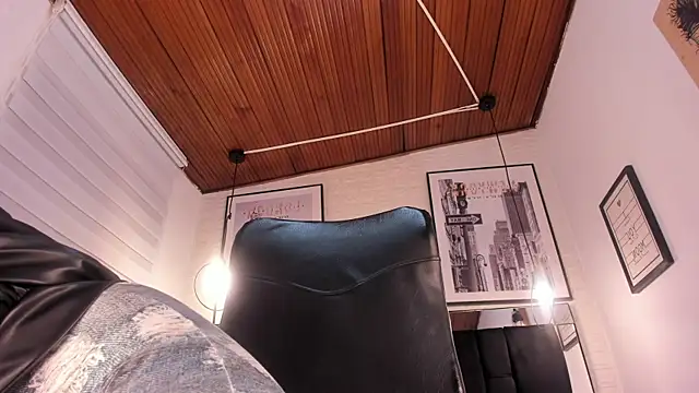 Snapshot of tylla_ chatting on 23, 9, 2025 tylla online show from 23, 9, 2025