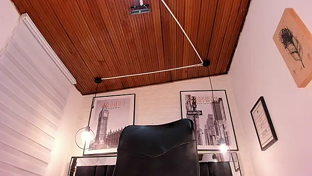 Snapshot of tylla_ chatting on 24, 9, 2025 tylla online show from 24, 9, 2025