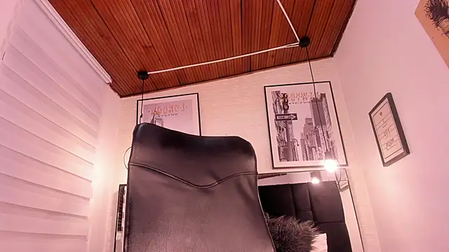 Snapshot of tylla_ chatting on 30, 9, 2025 tylla online show from 30, 9, 2025