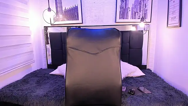 Snapshot of tylla_ chatting on 22, 10, 2025 tylla online show from 22, 10, 2025