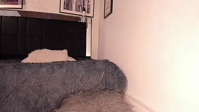 Snapshot of tylla_ chatting on 8, 11, 2025 tylla online show from 8, 11, 2025