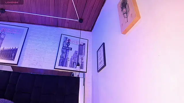 Snapshot of tylla_ chatting on 11, 11, 2025 tylla online show from 11, 11, 2025