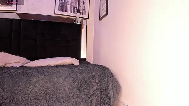 Snapshot of tylla_ chatting on 13, 11, 2025 tylla online show from 13, 11, 2025