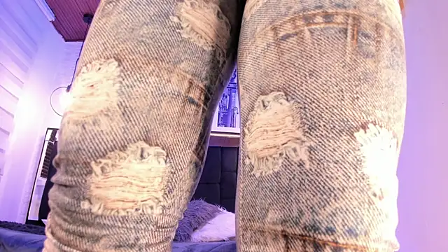 Snapshot of tylla_ chatting on 21, 11, 2025 tylla online show from 21, 11, 2025