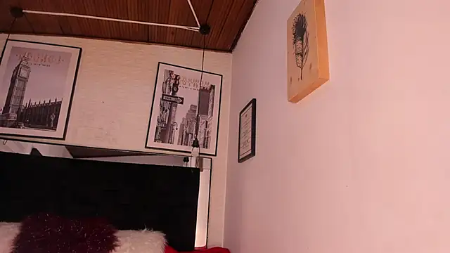 Snapshot of tylla_ chatting on 5, 12, 2025 tylla online show from 5, 12, 2025