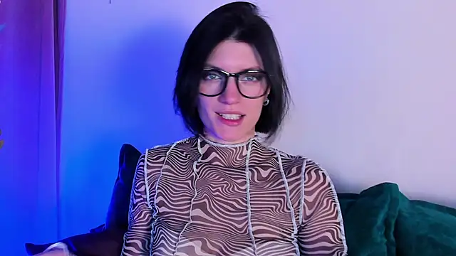 roxy riot  online show from 7, 2, 2025