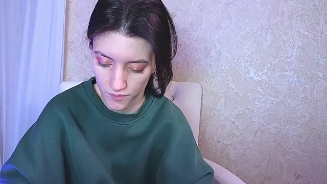 roxy riot  online show from 26, 2, 2025