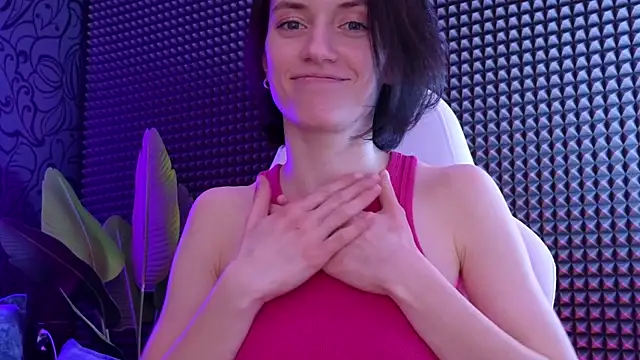 roxy riot  online show from 28, 2, 2025