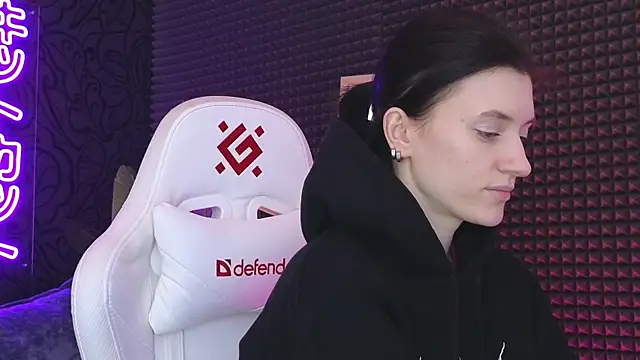 roxy riot  online show from 3, 3, 2025