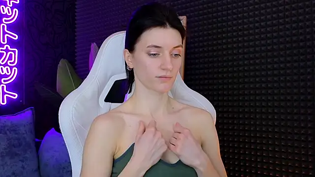 roxy riot  online show from 16, 3, 2025