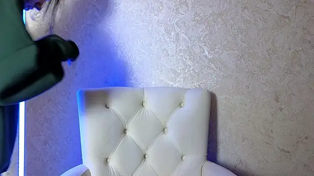 roxy riot  online show from 19, 3, 2025