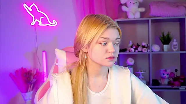 AdeleCartier online show from 19, 3, 2025