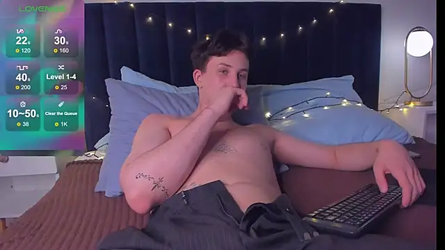 AdrianoAubert online show from 12, 10, 2025