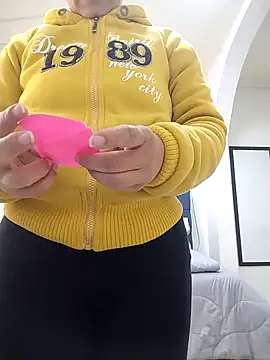 Saori Sann  online show from 17, 9, 2025