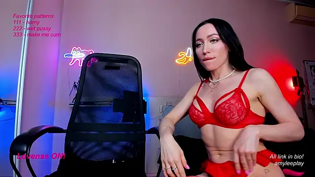 Snapshot of AmyLeeplay chatting on 5, 3, 2025 AmyLeeplay online show from 5, 3, 2025