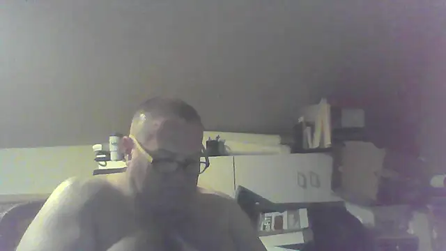 Snapshot of mkestr69 chatting on 13, 4, 2026 mkestr69 online show from 13, 4, 2026