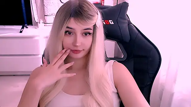 beauty blonde online show from 12, 10, 2025