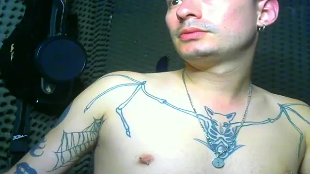 Snapshot of vampireathome chatting on 19, 3, 2025 vampireathome online show from 19, 3, 2025