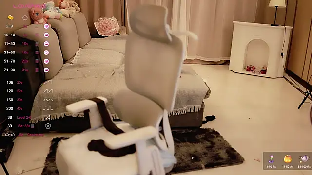 Moonccoi online show from 23, 2, 2025