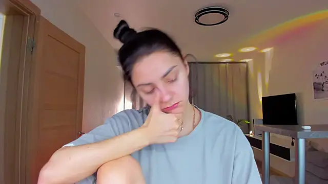 Snapshot of EmiliaZen chatting on 4, 4, 2026 EmiliaZen online show from 4, 4, 2026