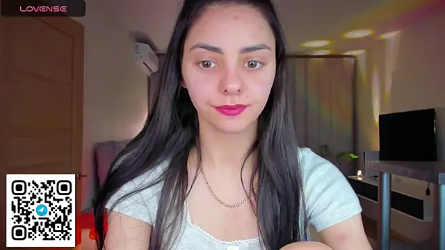 Snapshot of EmiliaZen chatting on 6, 4, 2026 EmiliaZen online show from 6, 4, 2026