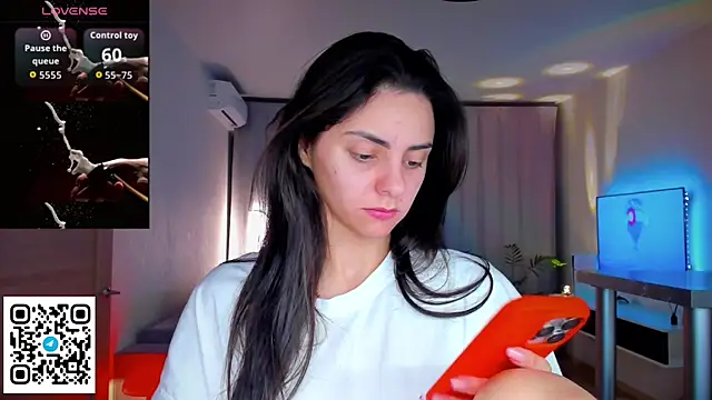 Snapshot of EmiliaZen chatting on 13, 4, 2026 EmiliaZen online show from 13, 4, 2026