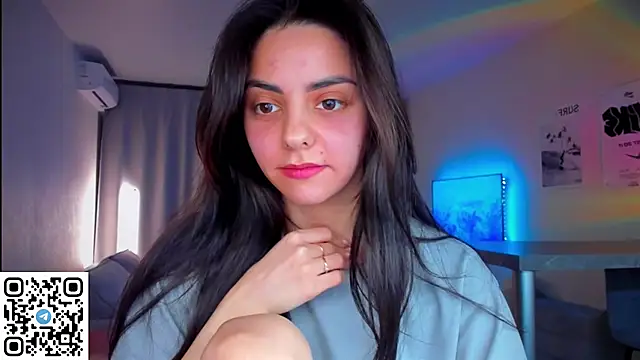 Snapshot of EmiliaZen chatting on 21, 4, 2026 EmiliaZen online show from 21, 4, 2026