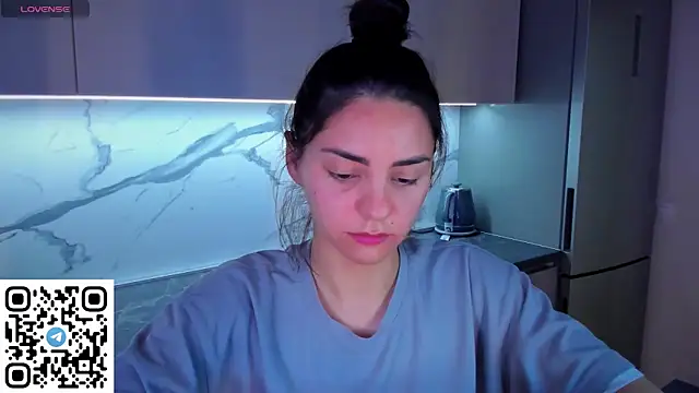 Snapshot of EmiliaZen chatting on 9, 6, 2026 EmiliaZen online show from 9, 6, 2026