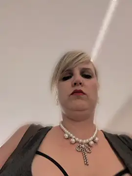 Sexybiene969 online show from 19, 5, 2026
