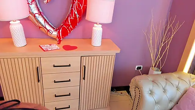 scarlet edwars online show from 13, 2, 2025