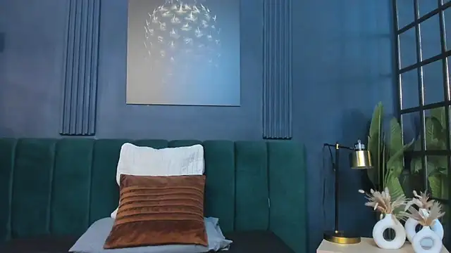 scarlet edwars online show from 10, 11, 2025