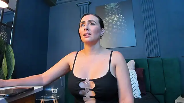 Snapshot of scarlet_edwars chatting on 6, 4, 2026 scarlet edwars online show from 6, 4, 2026