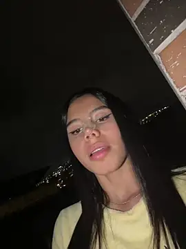 Laura-Khalifa online show from 17, 2, 2025