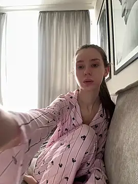 RosieMills online show from 4, 3, 2026