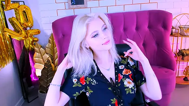 LeonaStane online show from 8, 3, 2025