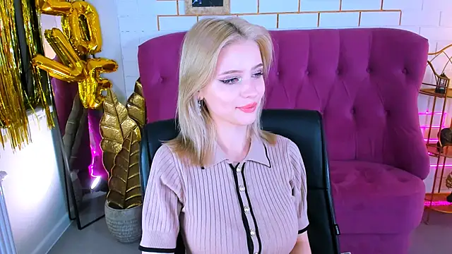 LeonaStane online show from 23, 10, 2025