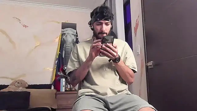 Snapshot of bakersboyssexys chatting on 15, 3, 2026 bakersboyssexys online show from 15, 3, 2026