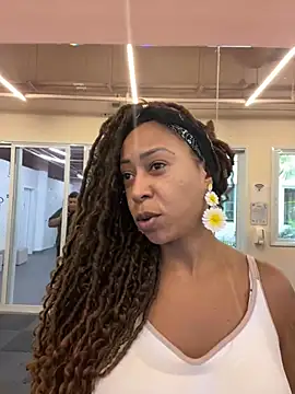 Snapshot of dianagolley420 chatting on 12, 2, 2025 dianagolley420 online show from 12, 2, 2025