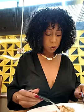 Snapshot of dianagolley420 chatting on 1, 4, 2026 dianagolley420 online show from 1, 4, 2026