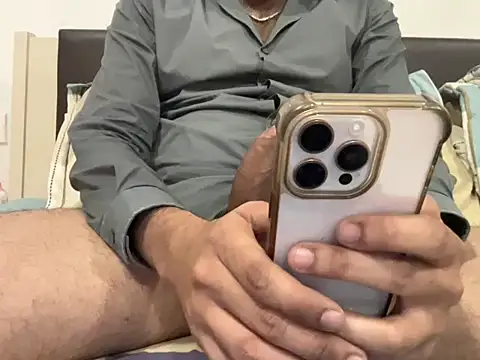 Snapshot of iamabigdickindian chatting on 25, 9, 2025 iamabigdickindian online show from 25, 9, 2025