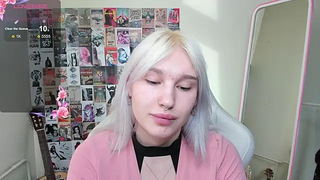 EvelinaLuu online show from 10, 4, 2026