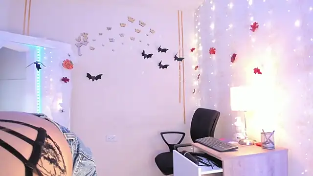 Emylyjonhs online show from 28, 10, 2025