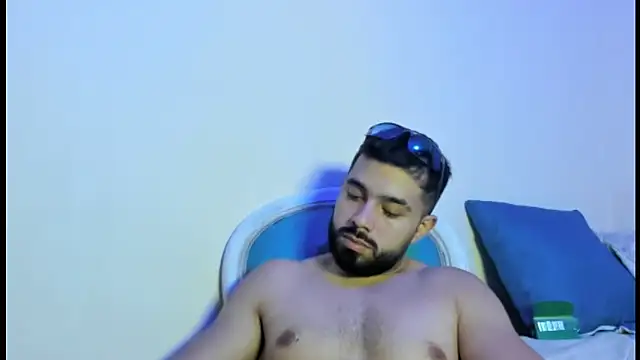 Snapshot of mikeblaree chatting on 14, 2, 2025 mikeblaree online show from 14, 2, 2025